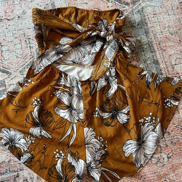 Never been worn SHEIN sleeveless romper - Picture 3 of 3